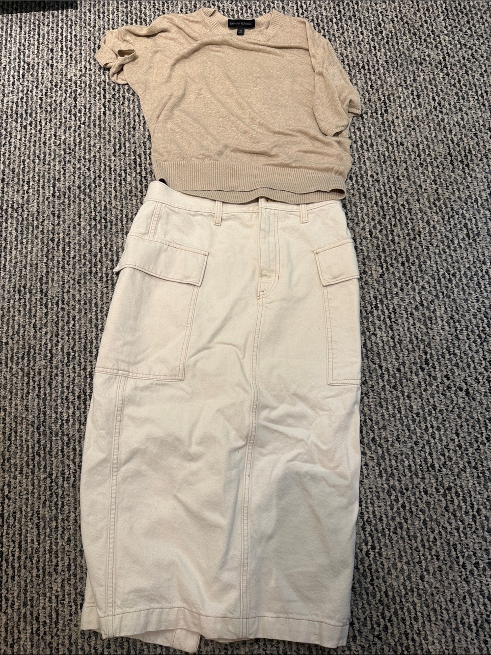 Banana Republic Ivory Cargo Midi Skirt size 2